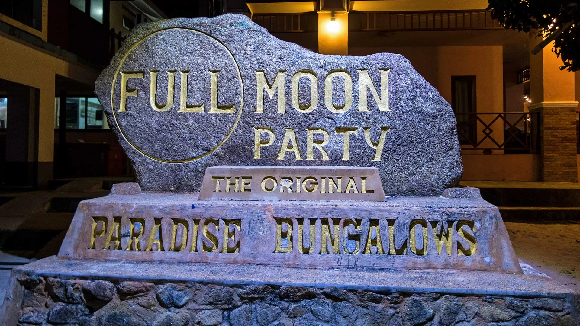 Where to stay during the whole moon party? 