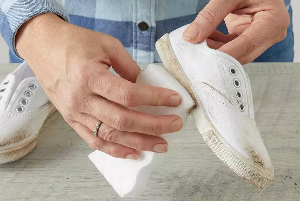 crepe wipes to clean shoes: Clean White Sneakers