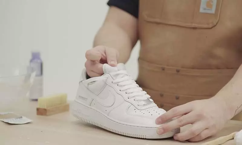 cleaning sneakers: Sneakers vs Shoes