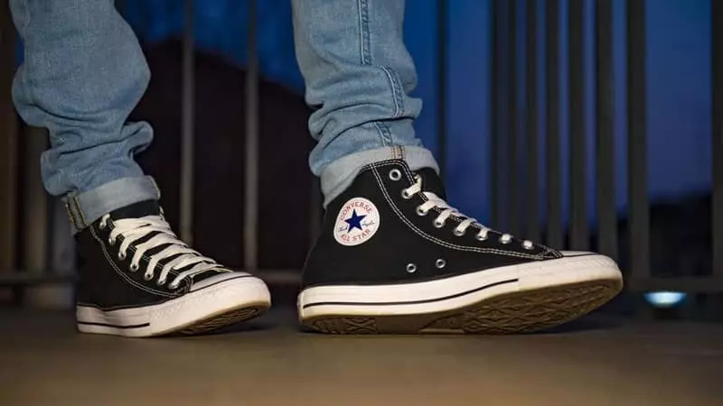 converse shoes: Sneakers vs Shoes