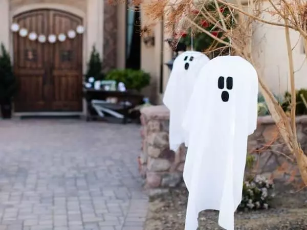 casper and his ghoul buddies: 6 Awe-Inspiring Halloween Yard Decoration Ideas | Fill Your Home With Spooky Vibes!