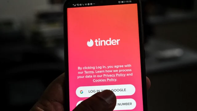 How To Fix The Tinder Glitch By Rebooting? Keep Calm Before The Storm!