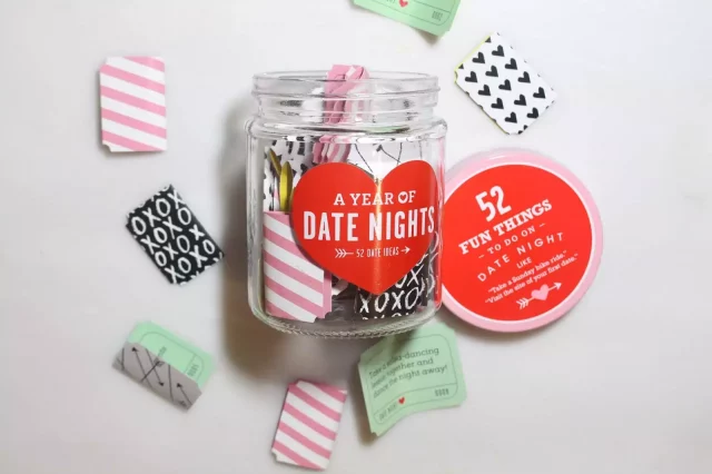 14+ Valentine Day Gifts For Her | Gifts To Make Your Love Life More Sweet!!