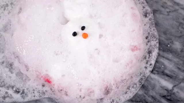Method 2: How To Make Fake Snow With Baking Soda and Shaving Cream?
