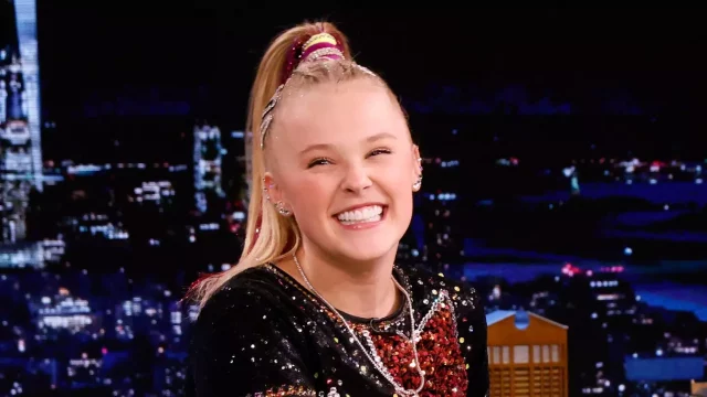 #1 JoJo Siwa: Welcoming Celebrities Who Came Out in 2021 to the LGBTQ Club | Love is Love
