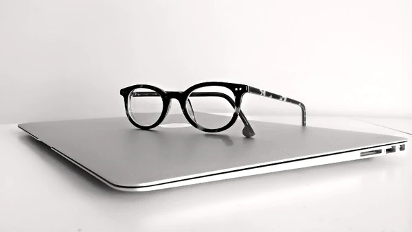 What Factors You Should Consider When Buying Designer Glasses?