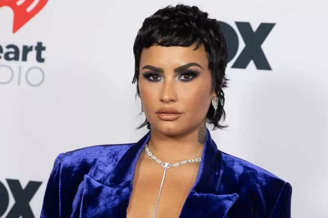 #3 Demi Lovato: Welcoming Celebrities Who Came Out in 2021 to the LGBTQ Club | Love is Love