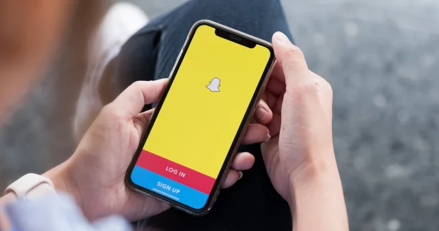 What Does The Hourglass Mean On Snapchat? Decoding Snapchat Emojis!