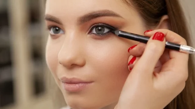 How To Do Inner Corner Eyeliner? Look Perfect In Just A Stroke!