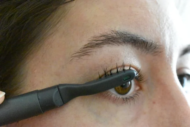 5 Best Heated Eyelash Curler | Swirl Your Eyelashes For Defined Eyes!