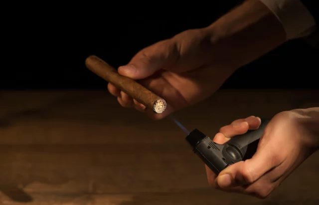 Learn How To Smoke Cigars Like A Movie Star