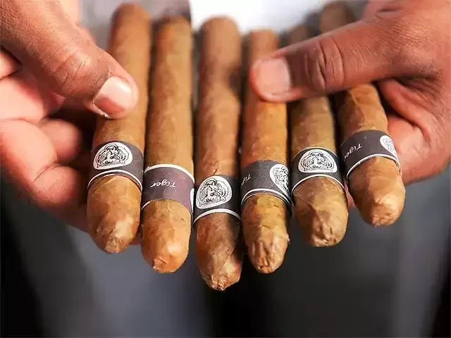 Learn How To Smoke Cigars Like A Movie Star