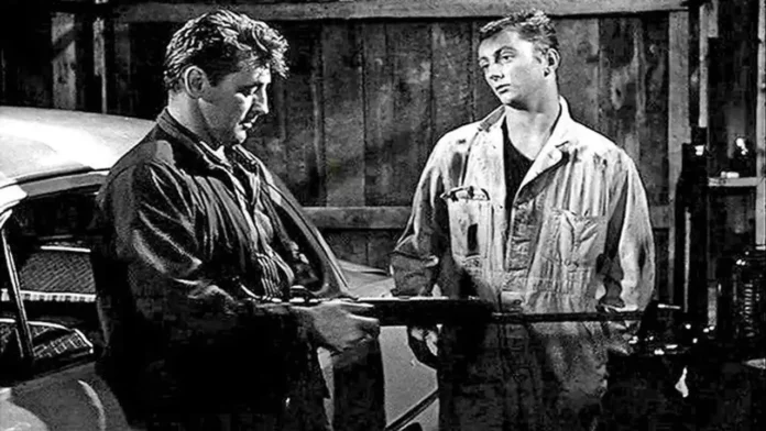 Where Was Thunder Road Filmed? A Classic Crime Drama!