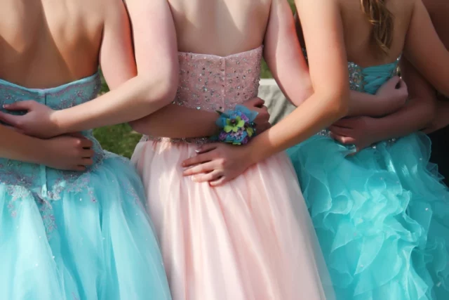Get Glamorous: The Ultimate Prom Prep Checklist for Your Big Night